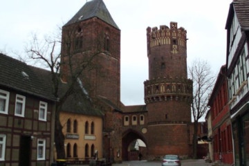 12 Tangermuende_Gaststhaus Zecherei St. Nikolai in 800 Jahre altem Kirchengemaeuer und Neustaedter Tor